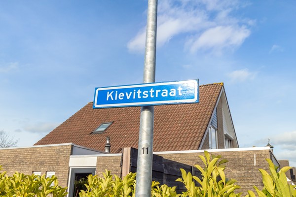 Foto - Te koop:  Verzorgde tussenwoning in Fijnaart!